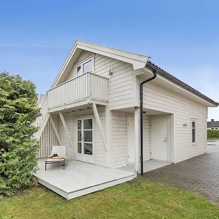 Innholdsrikt Hus Sentral Naer Flyplass, Tog Og Buss I Sentrumsomrade. Apartment Stjordal